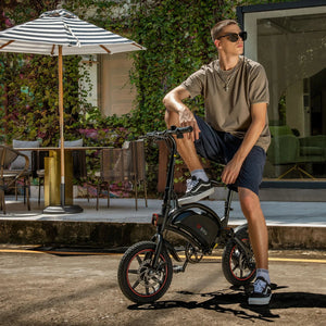 DYU D3F Mini electric bike in Black – lifestyle photograph